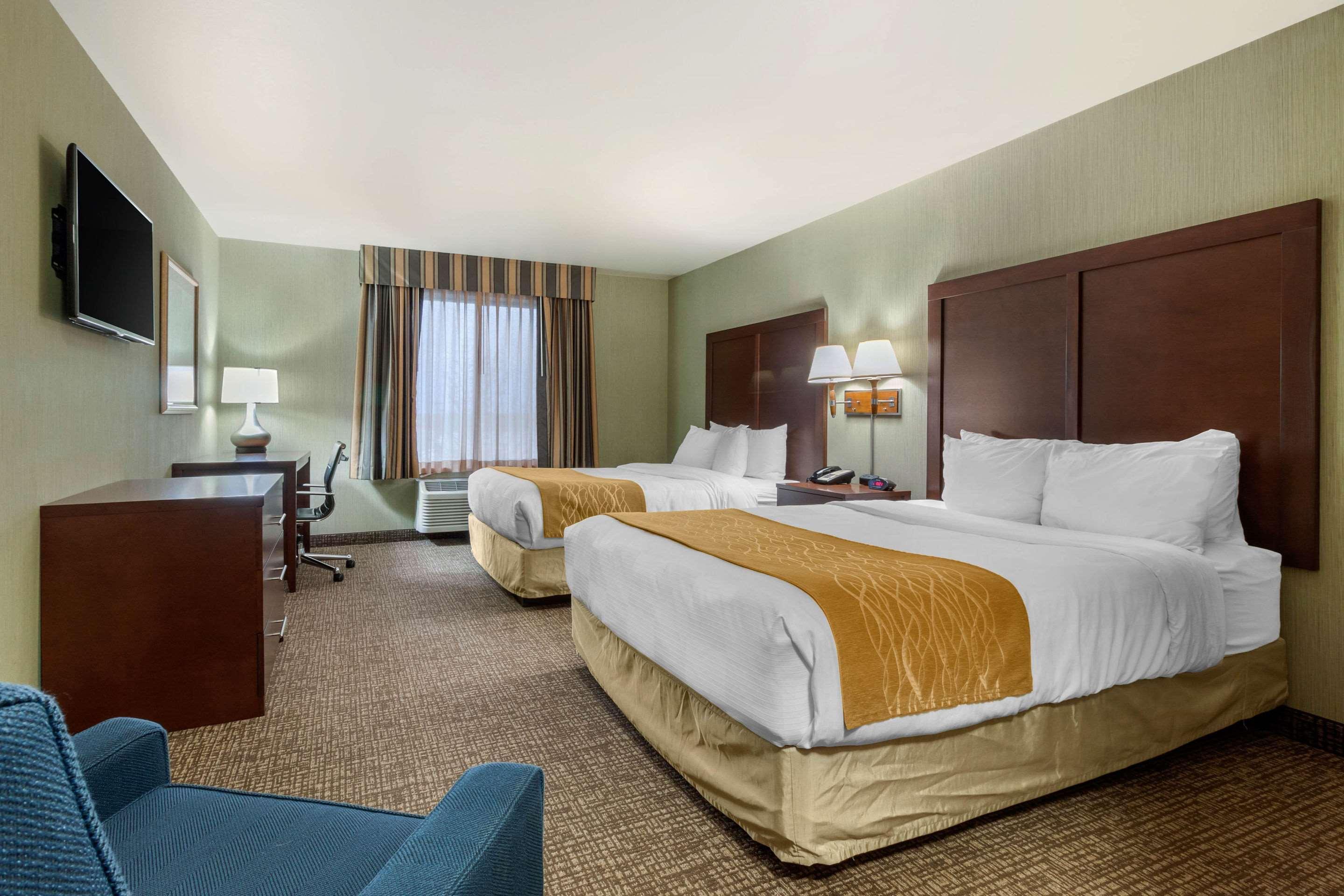 Comfort Inn & Suites Mitchell I-90 Εξωτερικό φωτογραφία