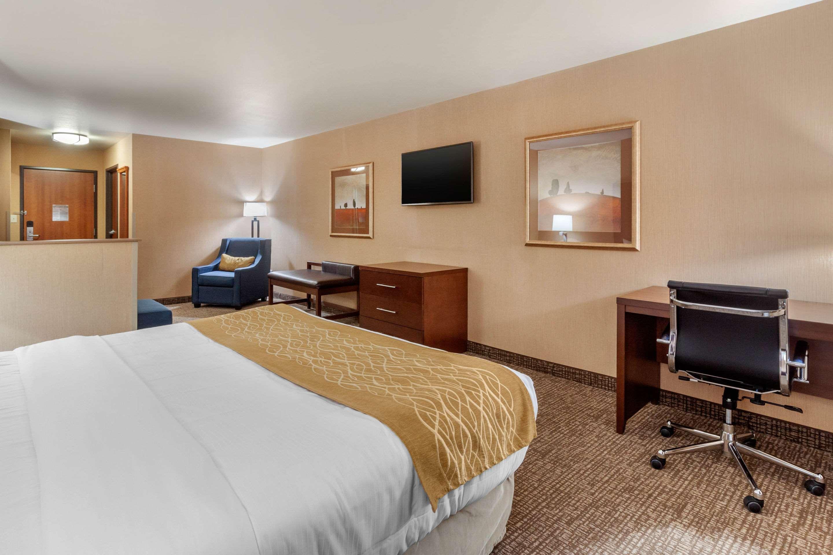 Comfort Inn & Suites Mitchell I-90 Εξωτερικό φωτογραφία