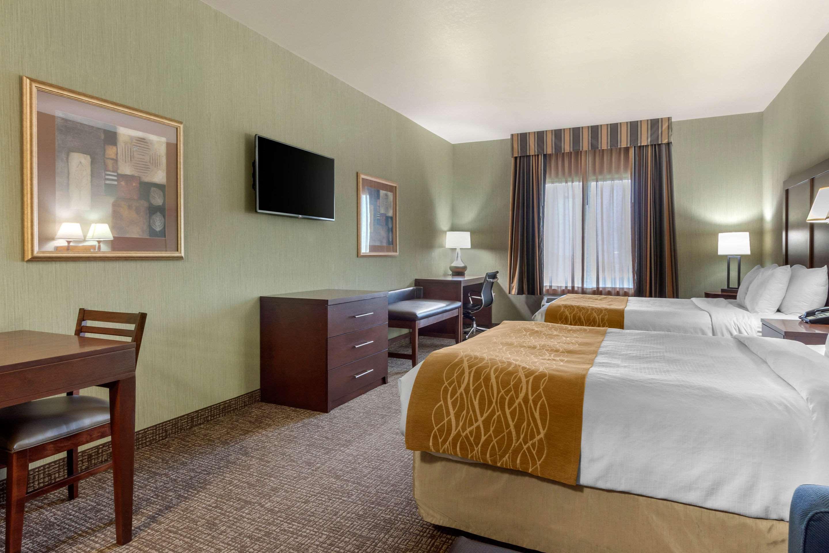 Comfort Inn & Suites Mitchell I-90 Εξωτερικό φωτογραφία