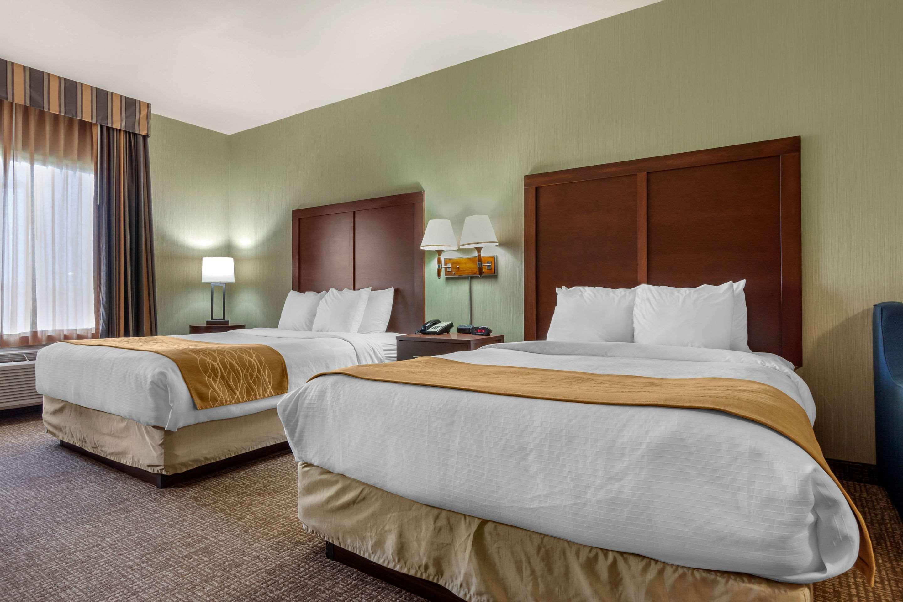 Comfort Inn & Suites Mitchell I-90 Εξωτερικό φωτογραφία