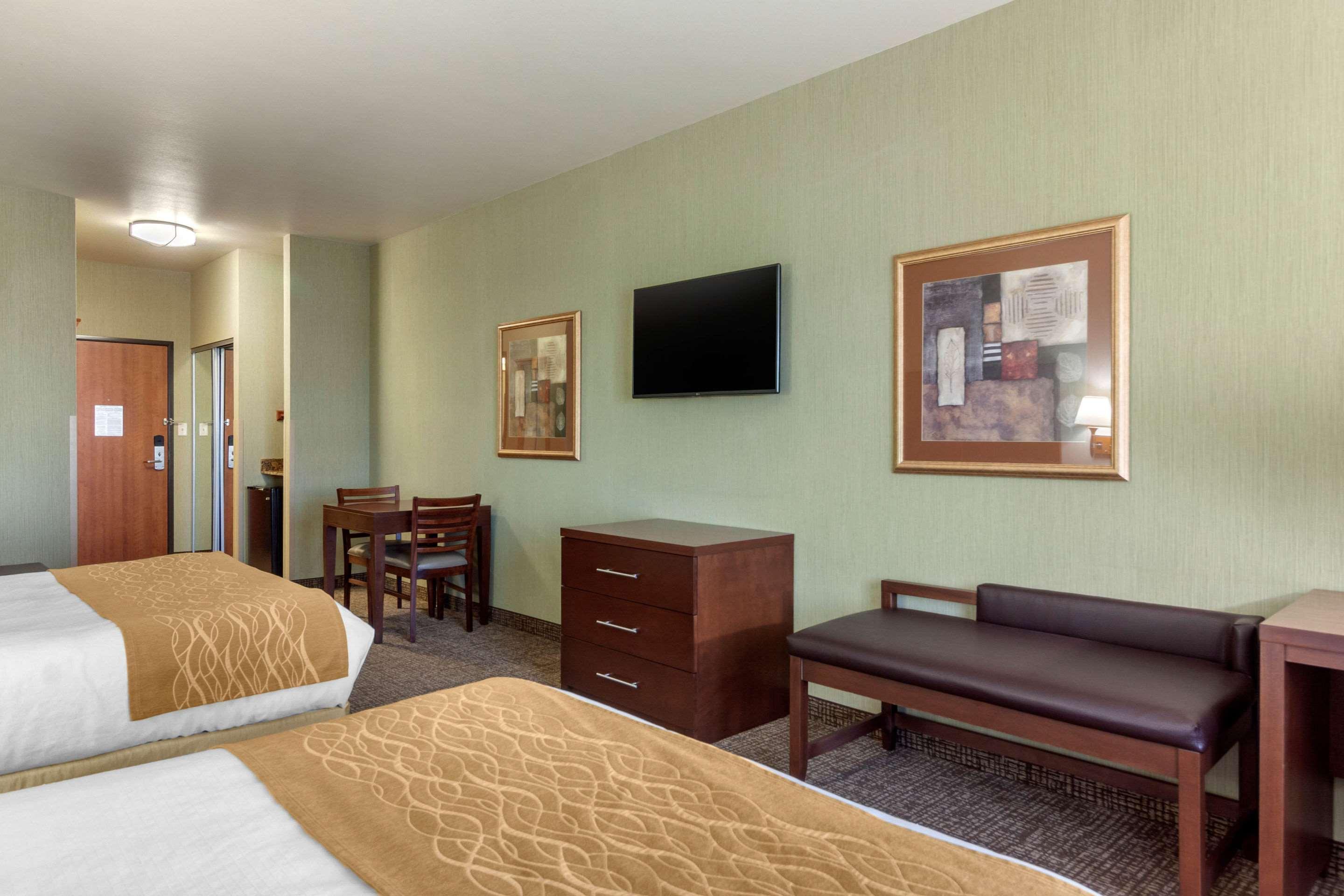 Comfort Inn & Suites Mitchell I-90 Εξωτερικό φωτογραφία