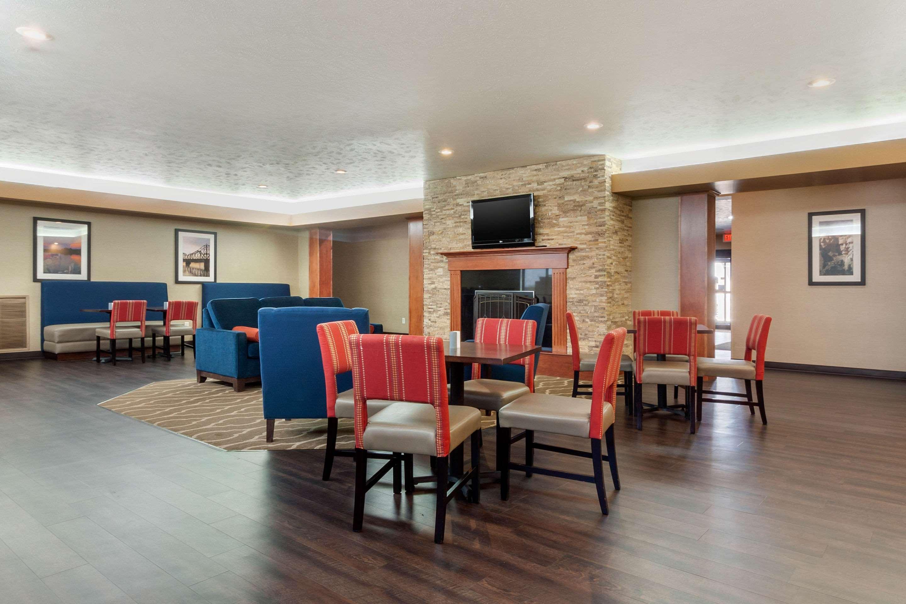 Comfort Inn & Suites Mitchell I-90 Εξωτερικό φωτογραφία
