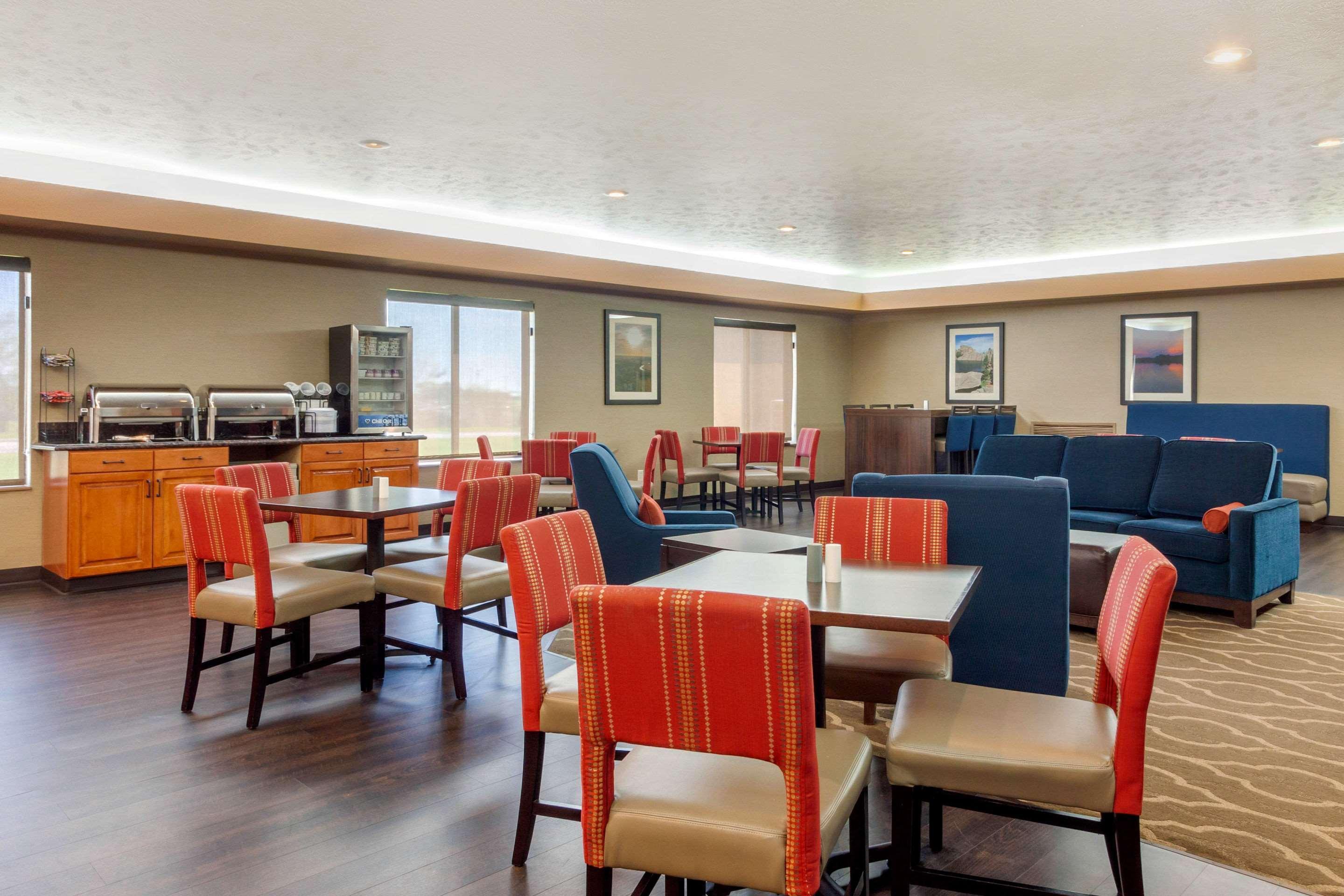 Comfort Inn & Suites Mitchell I-90 Εξωτερικό φωτογραφία