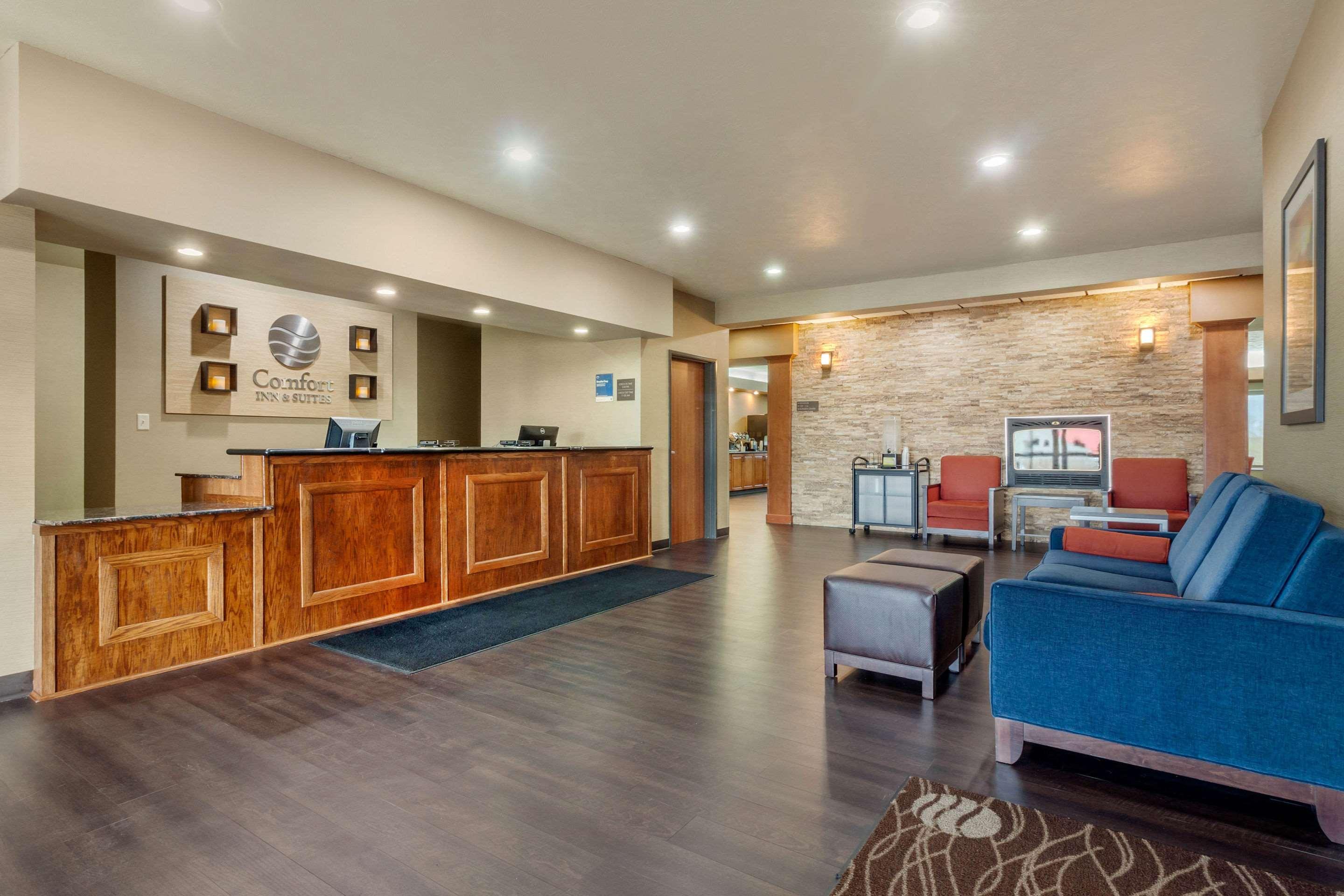 Comfort Inn & Suites Mitchell I-90 Εξωτερικό φωτογραφία