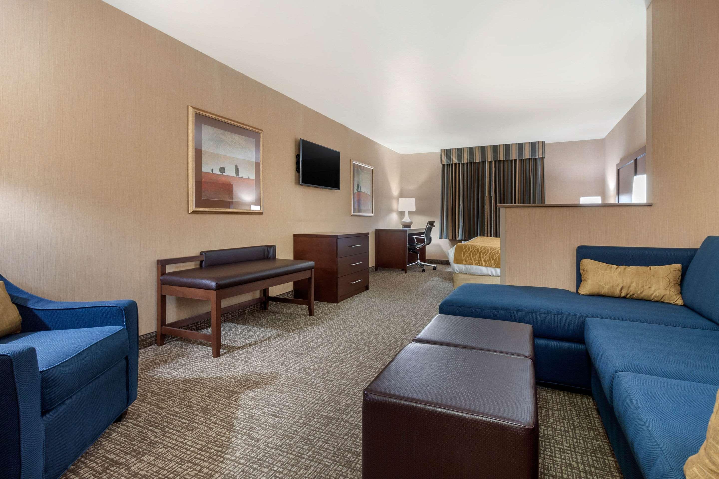 Comfort Inn & Suites Mitchell I-90 Εξωτερικό φωτογραφία