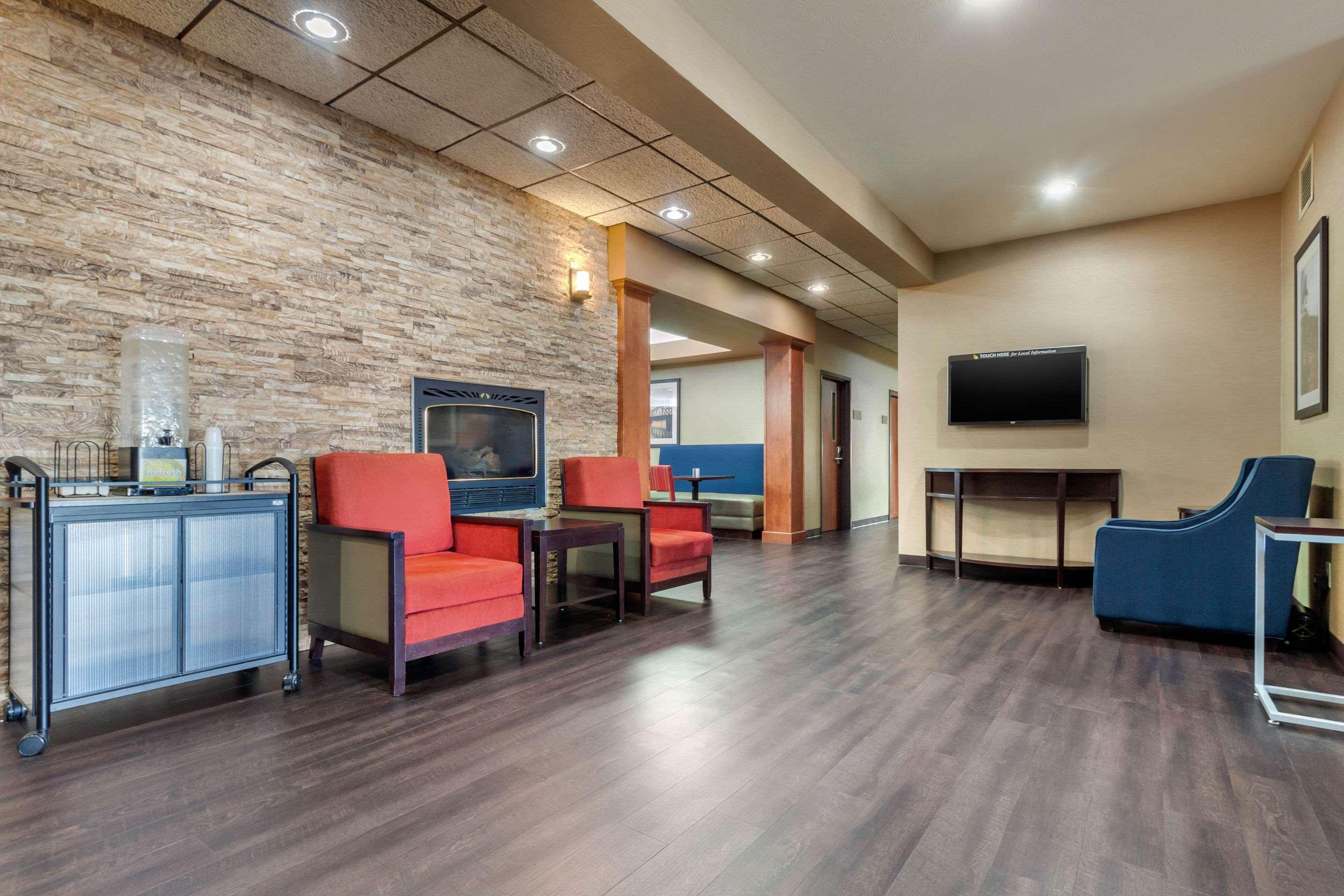 Comfort Inn & Suites Mitchell I-90 Εξωτερικό φωτογραφία