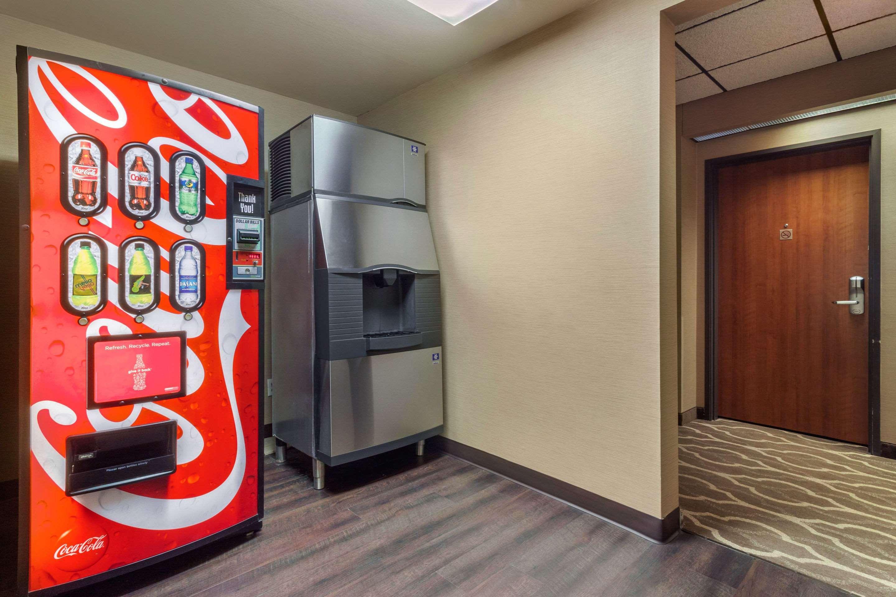 Comfort Inn & Suites Mitchell I-90 Εξωτερικό φωτογραφία