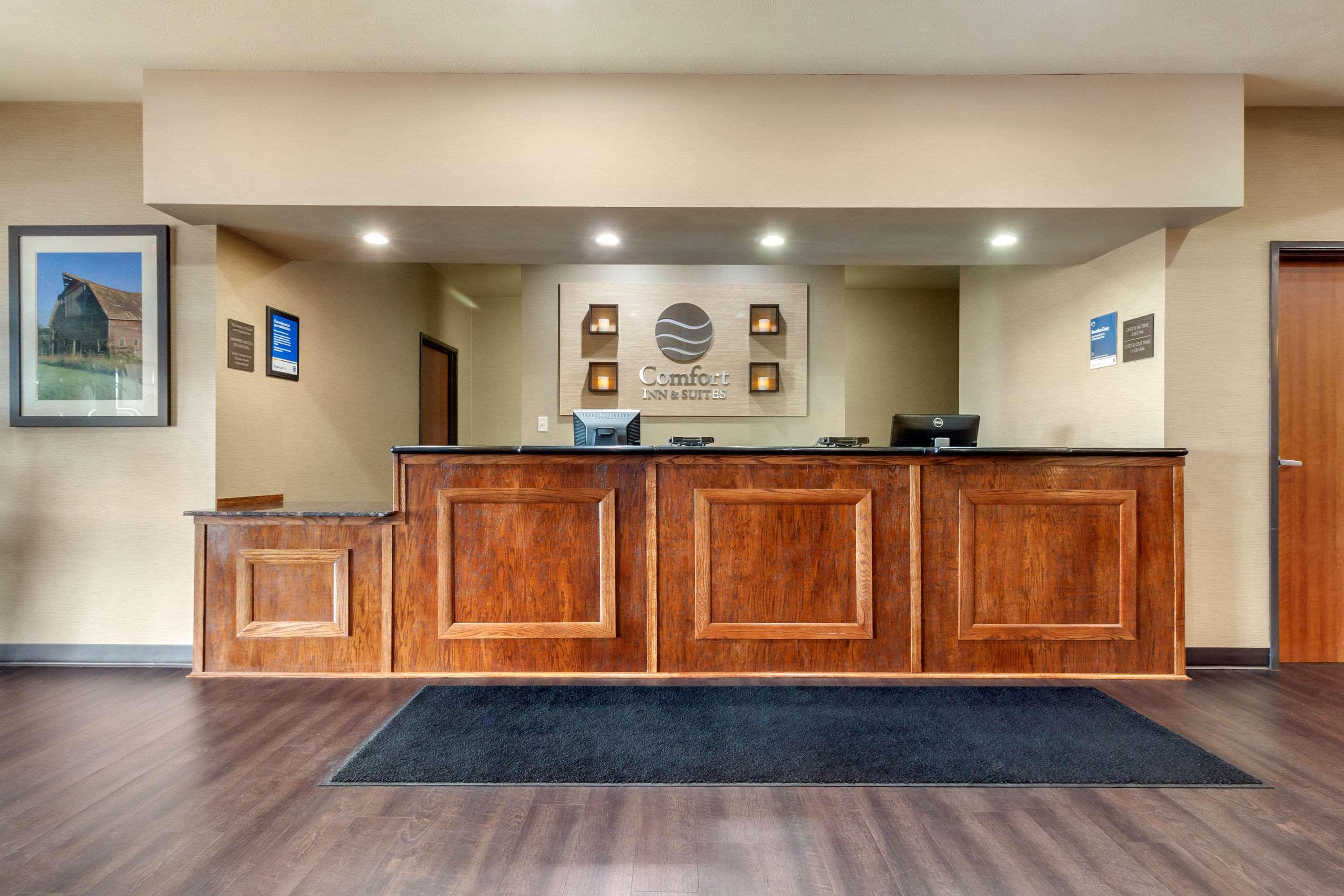 Comfort Inn & Suites Mitchell I-90 Εξωτερικό φωτογραφία