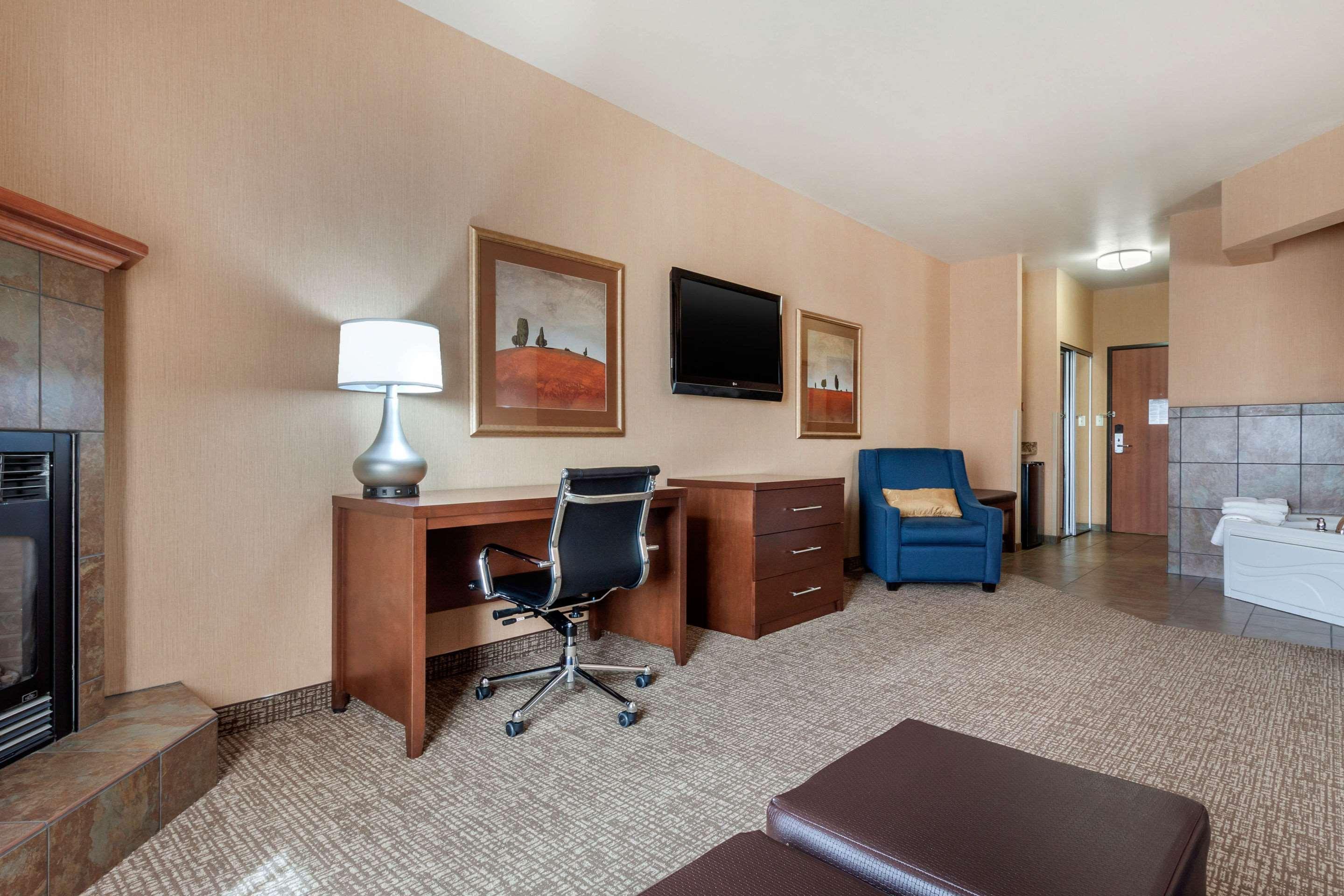 Comfort Inn & Suites Mitchell I-90 Εξωτερικό φωτογραφία