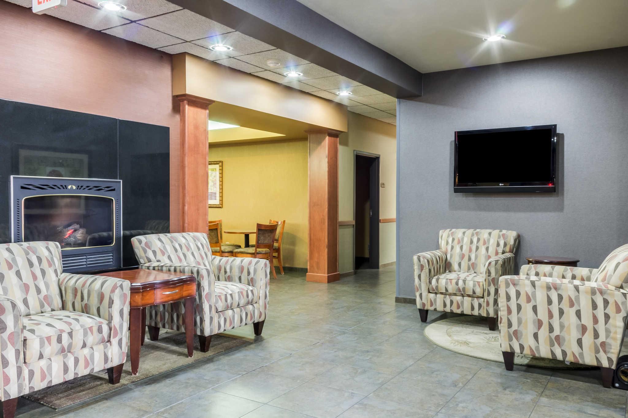 Comfort Inn & Suites Mitchell I-90 Εξωτερικό φωτογραφία