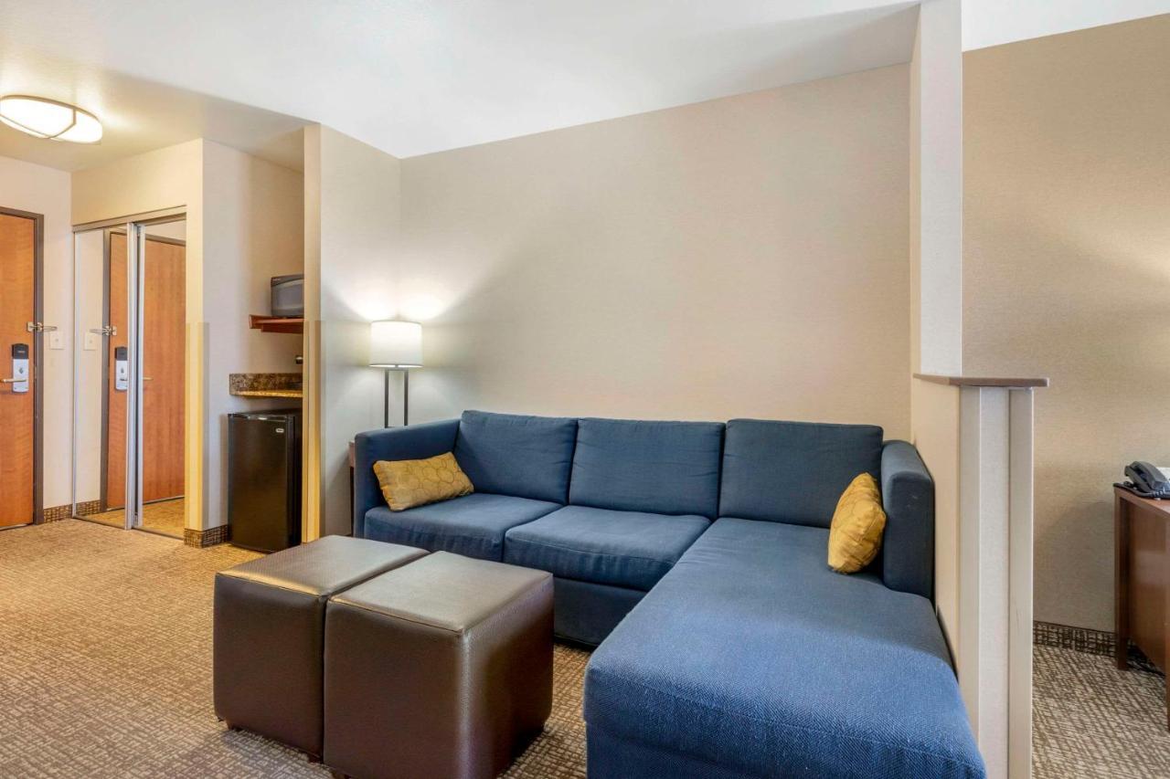 Comfort Inn & Suites Mitchell I-90 Εξωτερικό φωτογραφία