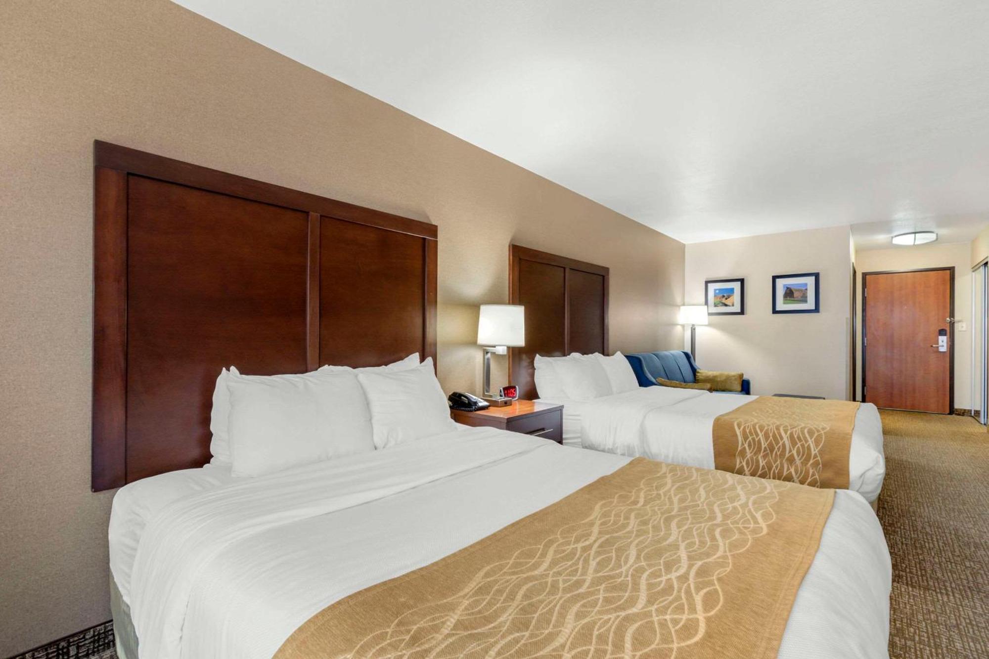 Comfort Inn & Suites Mitchell I-90 Εξωτερικό φωτογραφία
