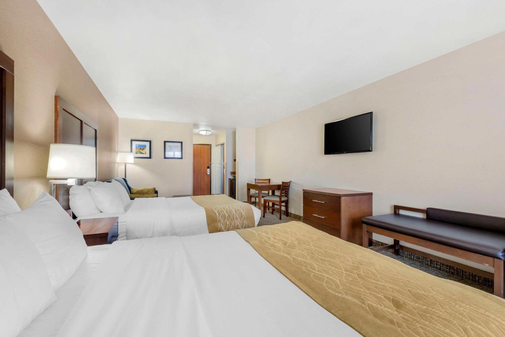 Comfort Inn & Suites Mitchell I-90 Εξωτερικό φωτογραφία