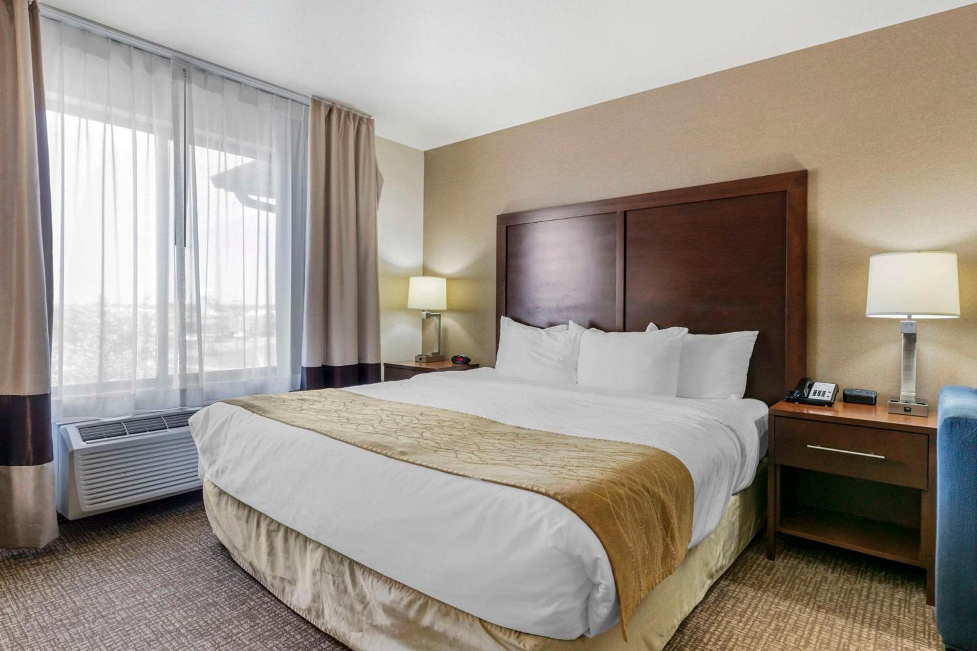 Comfort Inn & Suites Mitchell I-90 Εξωτερικό φωτογραφία